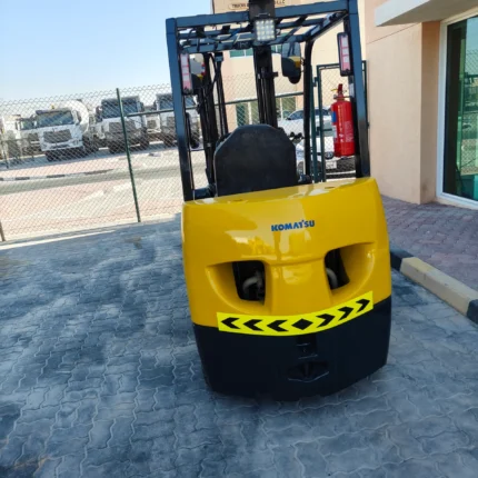 Hydraulic crane lifting construction materials