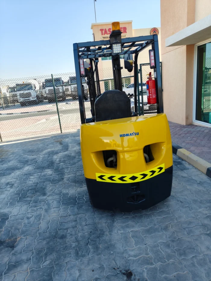 Hydraulic crane lifting construction materials