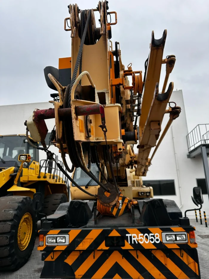 Tracked shovel moving heavy debris